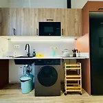 דירה Modern With Style Near Center
