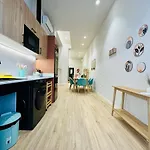 דירה Modern With Style Near Center