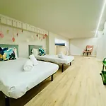 Modern With Style Near Center דירה *
