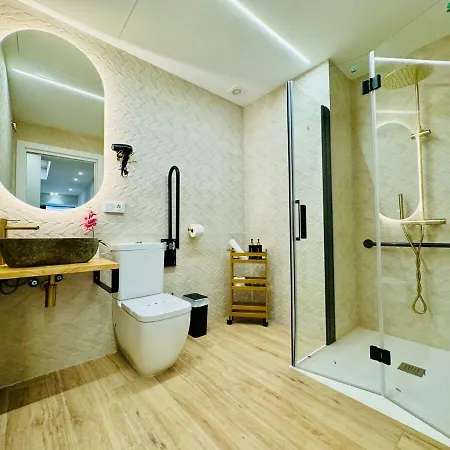 Modern With Style Near Center شقة فالنسيا