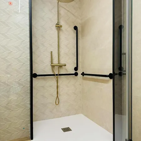 Modern With Style Near Center شقة *