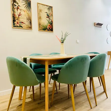 Modern With Style Near Center דירה *