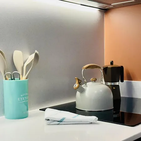 Modern With Style Near Center Apartment *