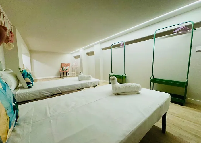 Modern With Style Near Center 瓦伦西亚